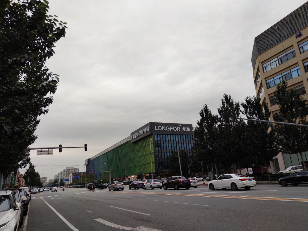 鸿懋商务大厦周边环境 